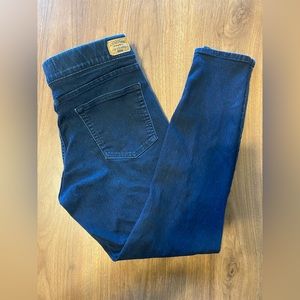 Size 14 Women’s Signature by Levi Strauss & Co skinny pull on jeans.